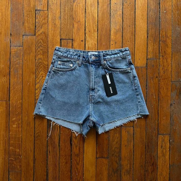 New‎ with Tags WEEKDAY Women's Blue Cut Off Raw Edge Denim Jean Shorts. - Picture 1 of 6